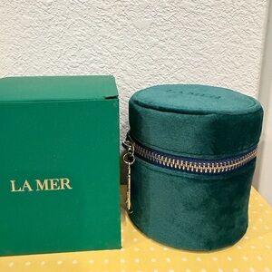 NWT La Mer Teal Velvet Pouch